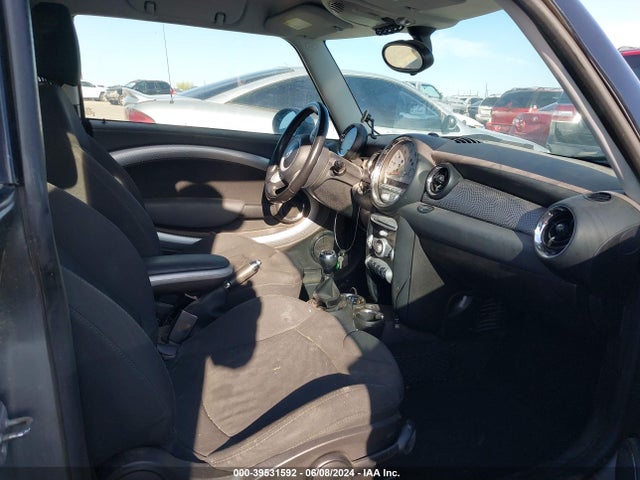2010 MINI COOPER S WMWMF7C55ATX45193 Photo 4
