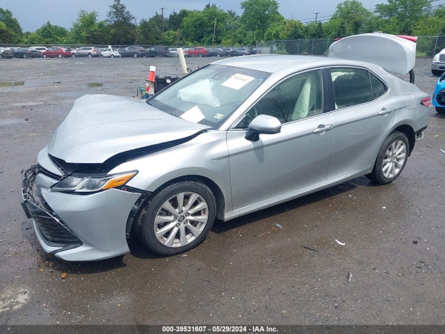 Toyota CAMRY LE 2018 JTNB11HK3J3029800 Image 2