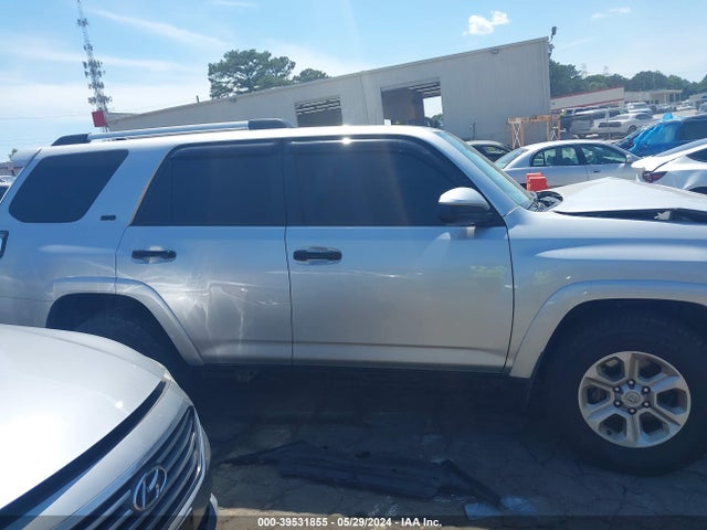 Toyota 4RUNNER SR5 2019 JTEZU5JR5K5202369 Image 13