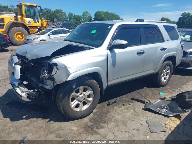 Toyota 4RUNNER SR5 2019 JTEZU5JR5K5202369 Image 2