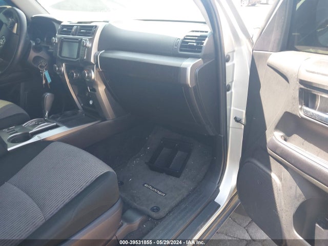 Toyota 4RUNNER SR5 2019 JTEZU5JR5K5202369 Image 5