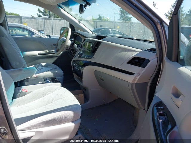 Toyota Sienna Le V6 8 Passenger 2014 5TDKK3DCXES491741 Image 5