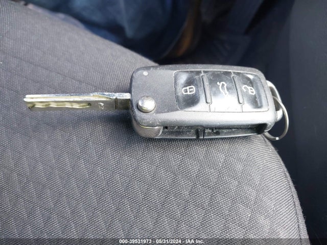 3VW2K7AJ6FM403745 Volkswagen Jetta 2.0l S