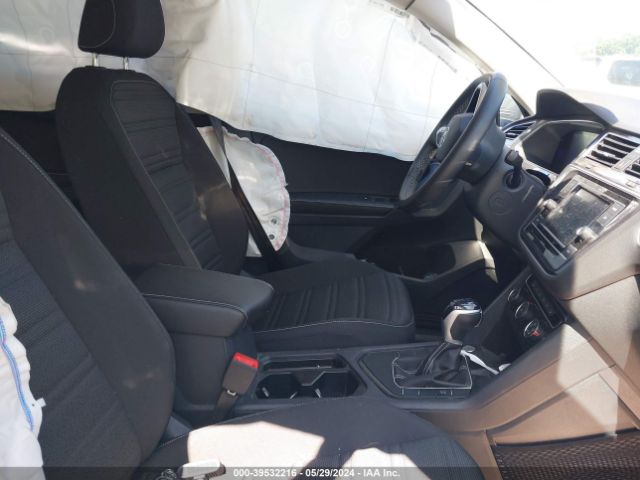 3VVRB7AX2PM016201 Volkswagen Tiguan 2.0t S