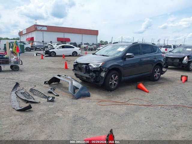 Toyota Rav4 Xle 2018 2T3WFREV3JW496796 Image 2