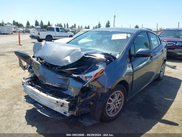 Toyota Prius Three 2016 JTDKARFU6G3010836 Image 2