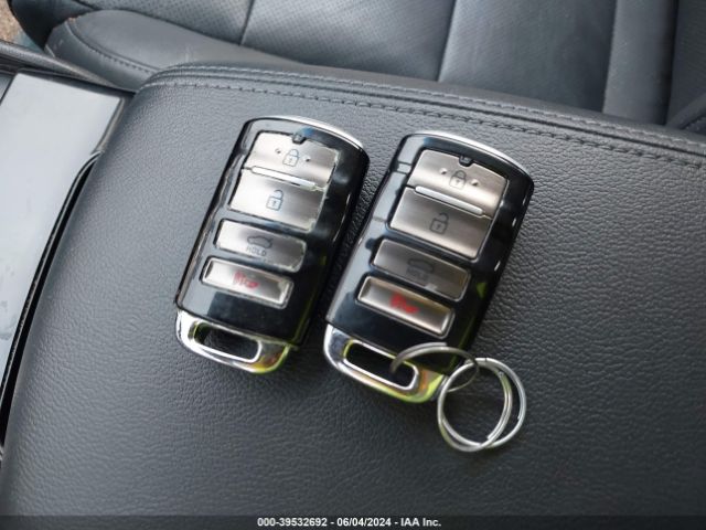 KNALB4J17J5103990 KIA Cadenza Premium