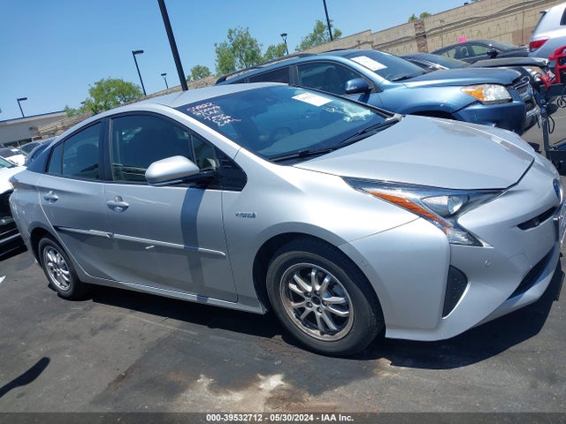 Toyota Prius Three 2018 JTDKARFU6J3545088 Image 14