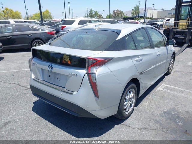 Toyota Prius Three 2018 JTDKARFU6J3545088 Image 4