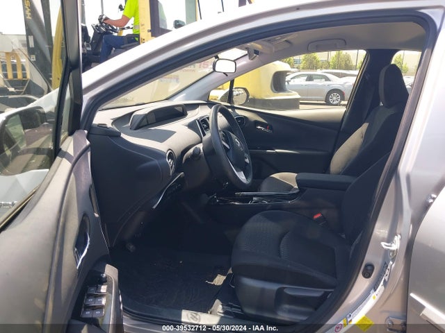 Toyota Prius Three 2018 JTDKARFU6J3545088 Image 5