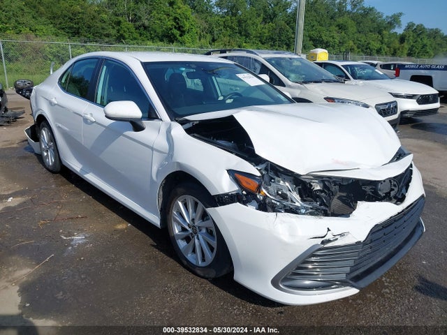 Toyota CAMRY LE 2022 4T1C11AK4NU654009 zdjęcie główne