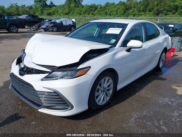 Toyota CAMRY LE 2022 4T1C11AK4NU654009 Image 2