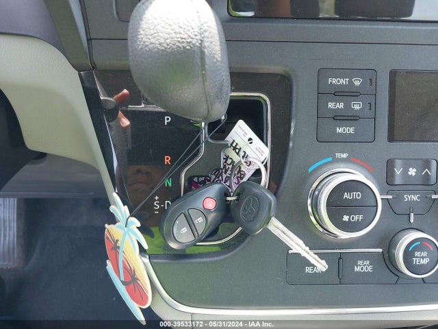 Toyota Sienna L 7 Passenger 2015 5TDZK3DC2FS644693 Image 11