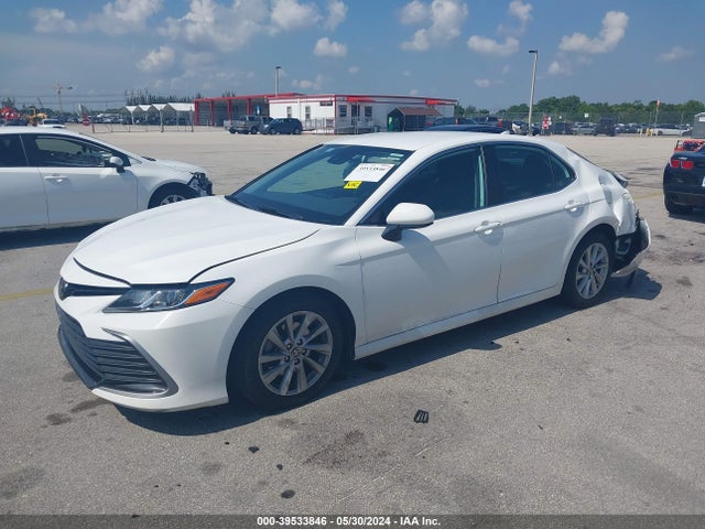 Toyota CAMRY LE 2022 4T1C11AK5NU031403 Image 2