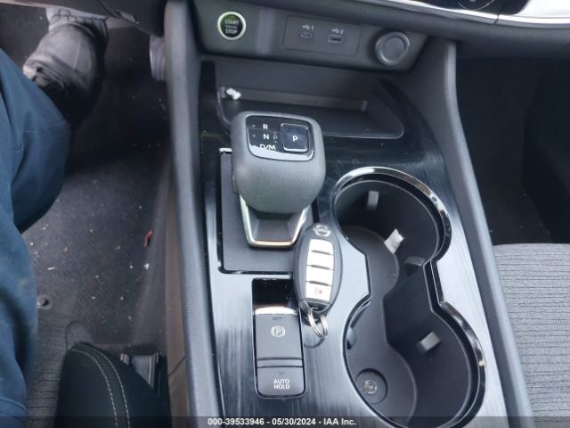 5N1AT3BA6MC733026 Nissan Rogue Sv Fwd