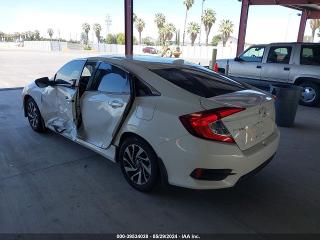Honda CIVIC EX 2018 2HGFC2F75JH532053 Image 3