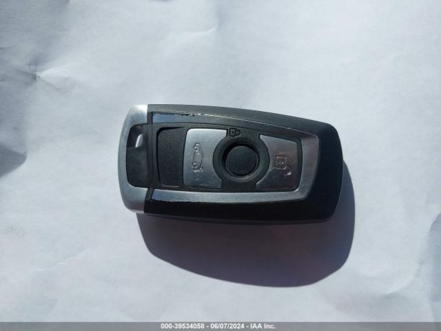 WBA8A9C31HK863977 BMW 320i