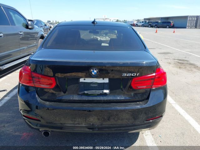 WBA8A9C31HK863977 BMW 320i