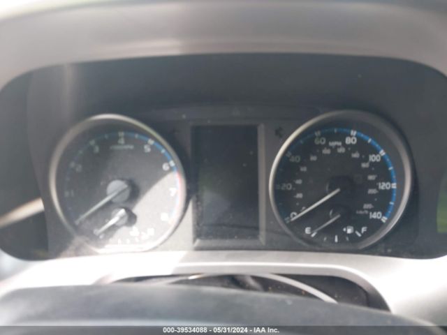 JTMZFREV1JJ180969 Toyota RAV4 LE