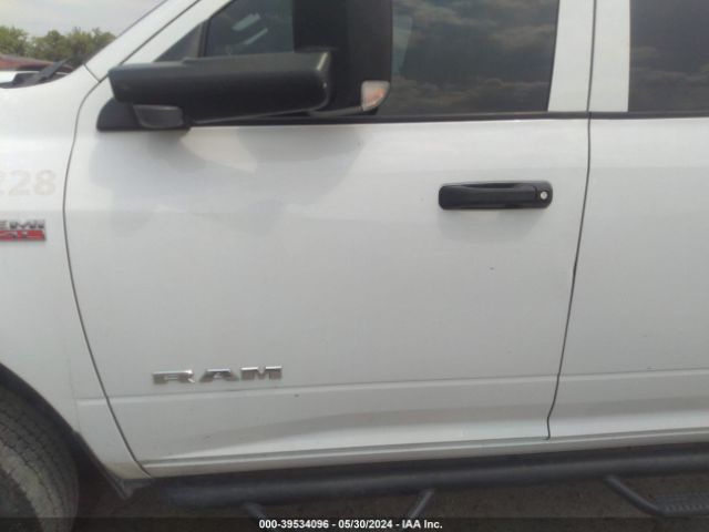 3C6UR5CJ9NG130975 RAM 2500 Tradesman  4x4 6'4 Box