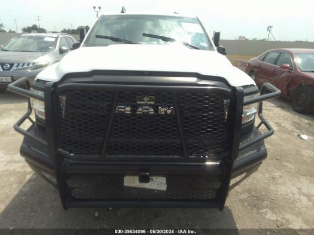 3C6UR5CJ9NG130975 RAM 2500 Tradesman  4x4 6'4 Box