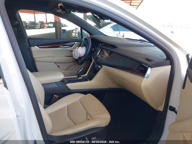 1GYKNCRS5JZ165744 Cadillac XT5 LUXURY