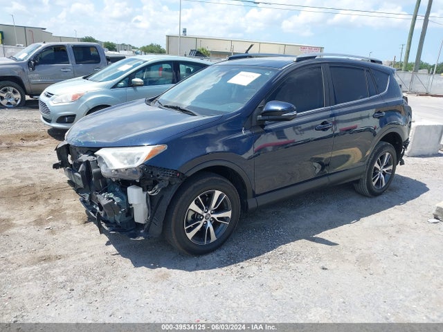 Toyota Rav4 Xle 2017 JTMWFREV2HJ142728 Image 2