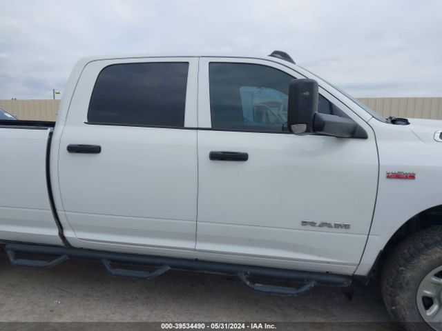 3C6UR5HJ0NG273094 RAM 2500 Tradesman  4x4 8' Box
