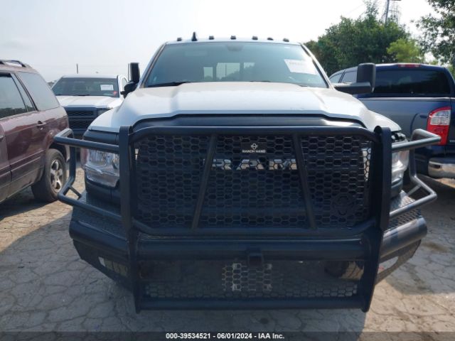 3C6UR5HJ4NG273051 RAM 2500 Tradesman  4x4 8' Box