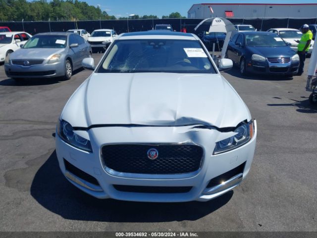 SAJBD4BV7HCY35585 Jaguar Xf 35t Premium