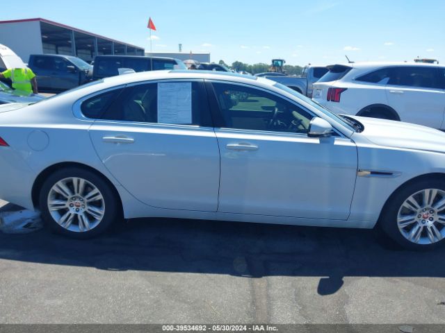 SAJBD4BV7HCY35585 Jaguar Xf 35t Premium