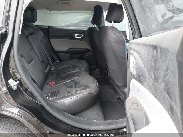 3C4NJDFB8NT195343 Jeep Compass Latitude Lux 4x4