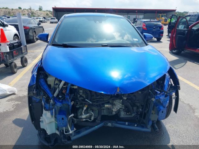 NMTKHMBX5JR037805 Toyota C-hr Xle Premium