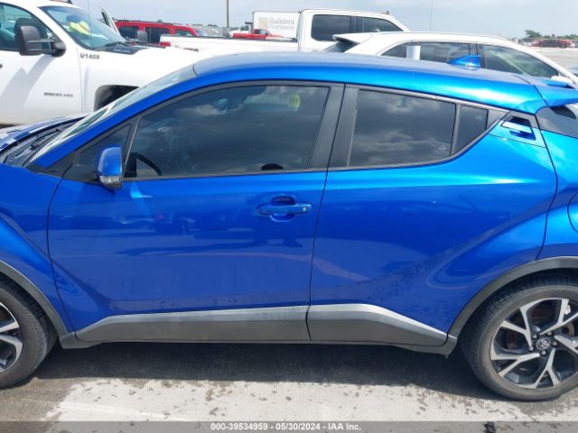 NMTKHMBX5JR037805 Toyota C-hr Xle Premium
