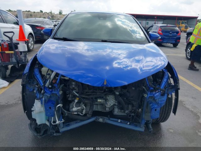 NMTKHMBX5JR037805 Toyota C-hr Xle Premium