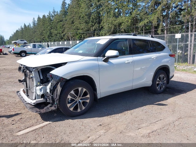 Toyota Highlander Xle 2022 5TDGZRBH5NS213252 Image 2