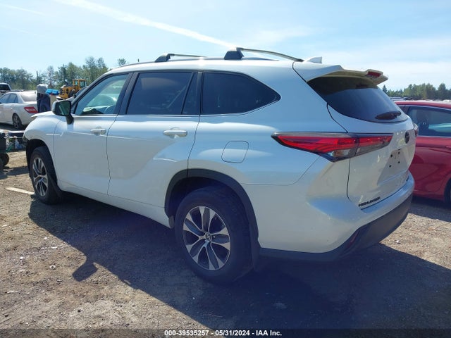 Toyota Highlander Xle 2022 5TDGZRBH5NS213252 Image 3