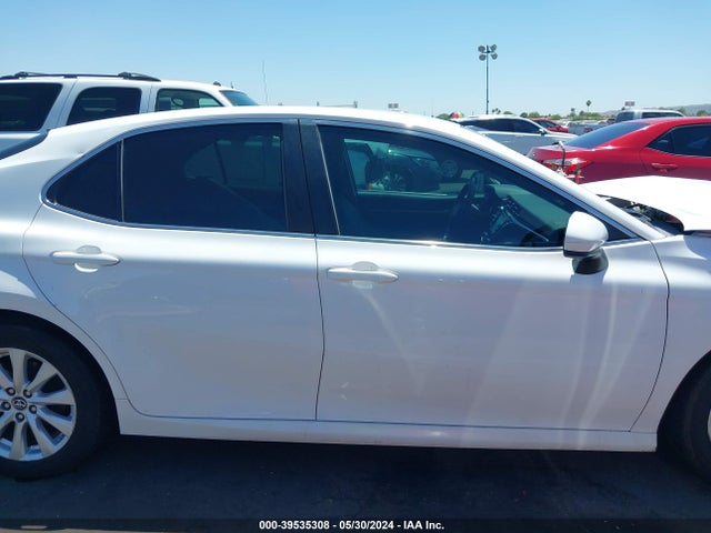 Toyota CAMRY LE 2018 4T1B11HK9JU616481 Image 13