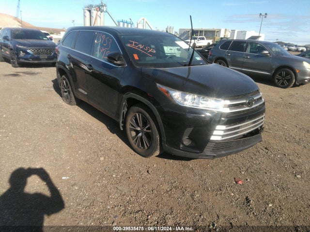 Toyota Highlander Le 2018 5TDBZRFH4JS909969 zdjęcie główne