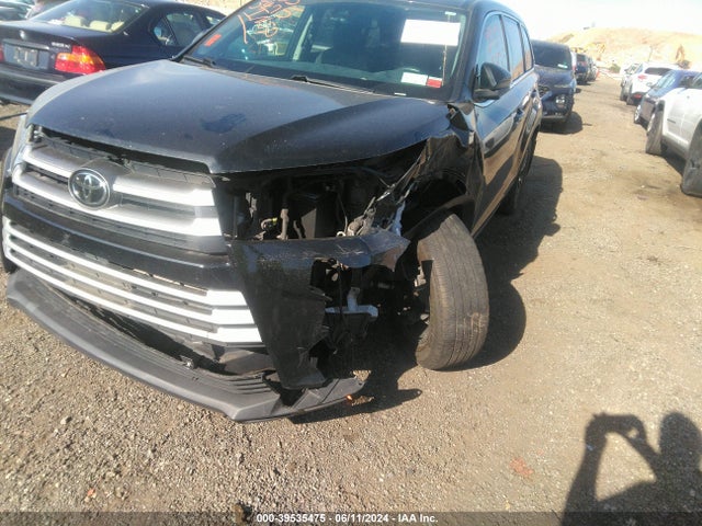 Toyota Highlander Le 2018 5TDBZRFH4JS909969 Image 18