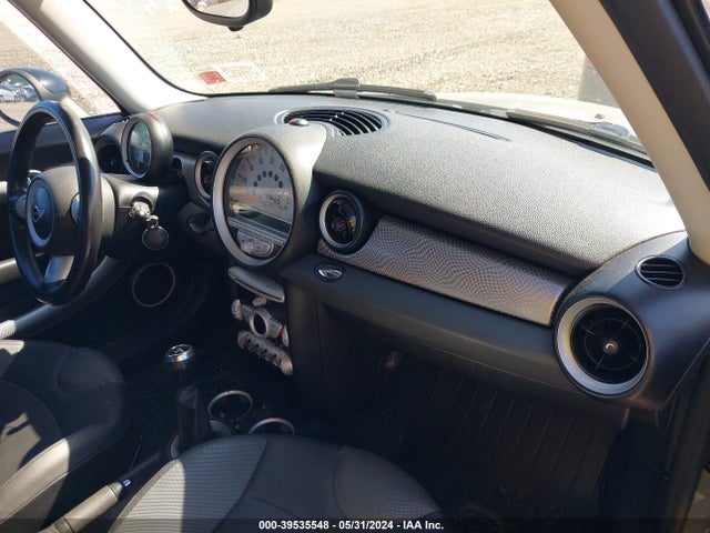 2009 MINI COOPER S CLUBMAN WMWMM33529TP74564 Photo 4
