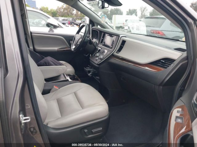 5TDYZ3DC2KS998182 Toyota Sienna Limited 7 Passenger