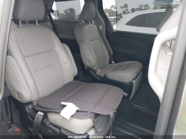 5TDYZ3DC2KS998182 Toyota Sienna Limited 7 Passenger