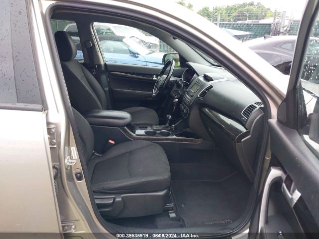 5XYKT3A63EG546975 KIA SORENTO LX