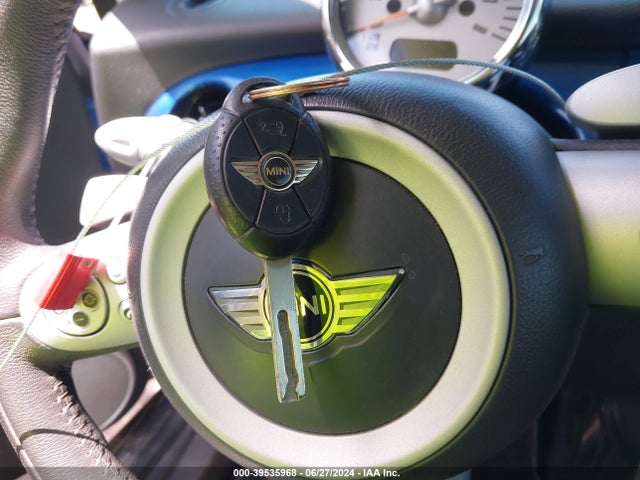 2005 MINI COOPER S WMWRE33465TG95373 Photo 10