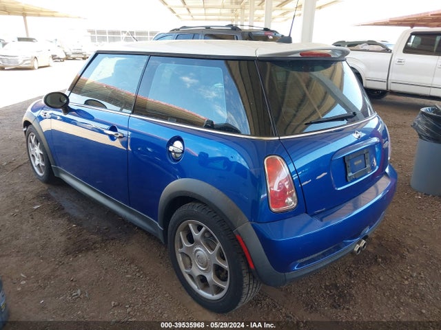 2005 MINI COOPER S WMWRE33465TG95373 Photo 2