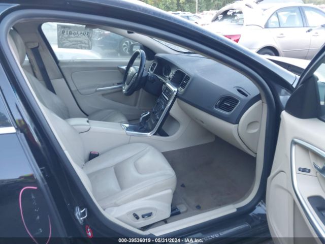 YV126MFB9F2301364 Volvo S60 T5 Premier