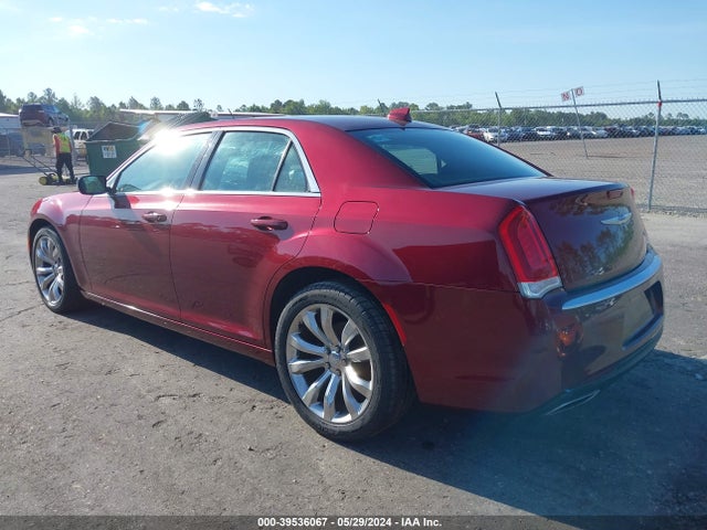 Chrysler 300 Touring 2018 2C3CCAAG3JH275353 Image 3