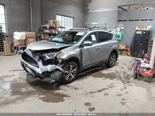 Toyota Rav4 Xle 2017 2T3RFREV4HW636152 Image 2