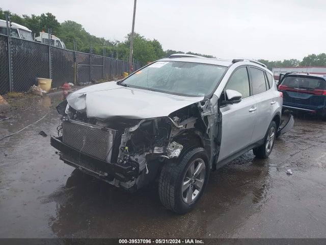Toyota Rav4 Xle 2015 JTMRFREV5FD168040 Image 2
